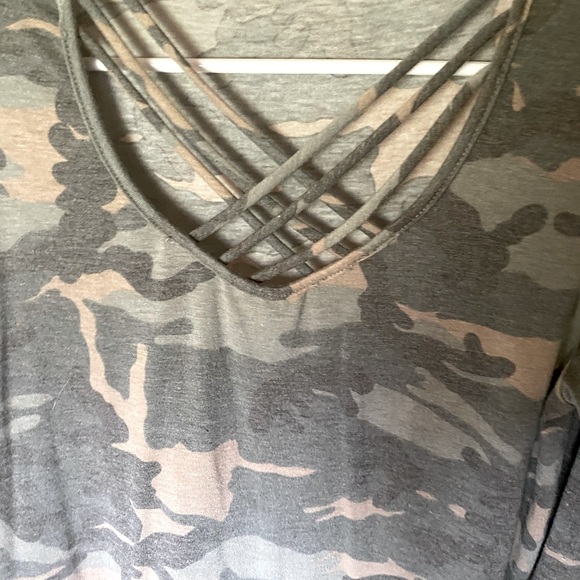 COPY - LONG SLEEVE CAMO LOVELY MELODY CRISS CROSS FRONT @c - Picture 2 of 4